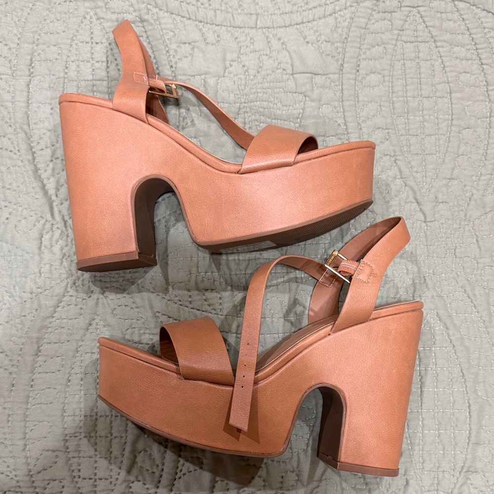 Never worn Bamboo Platform in Terracotta Peach